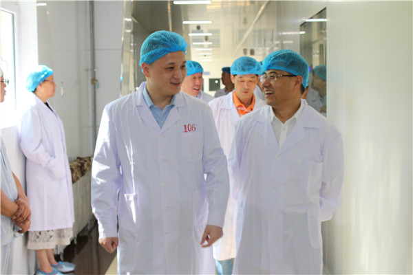 集團(tuán)領(lǐng)導(dǎo)沈波一行赴赤峰蒙欣藥業(yè)、艾克制藥調(diào)研